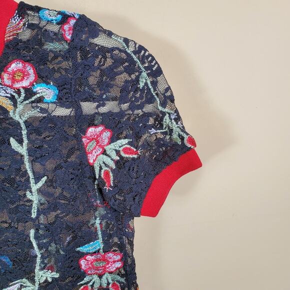 (LF) Elli White Lace and Embroidered Crop Top Size XS - Picture 5 of 12